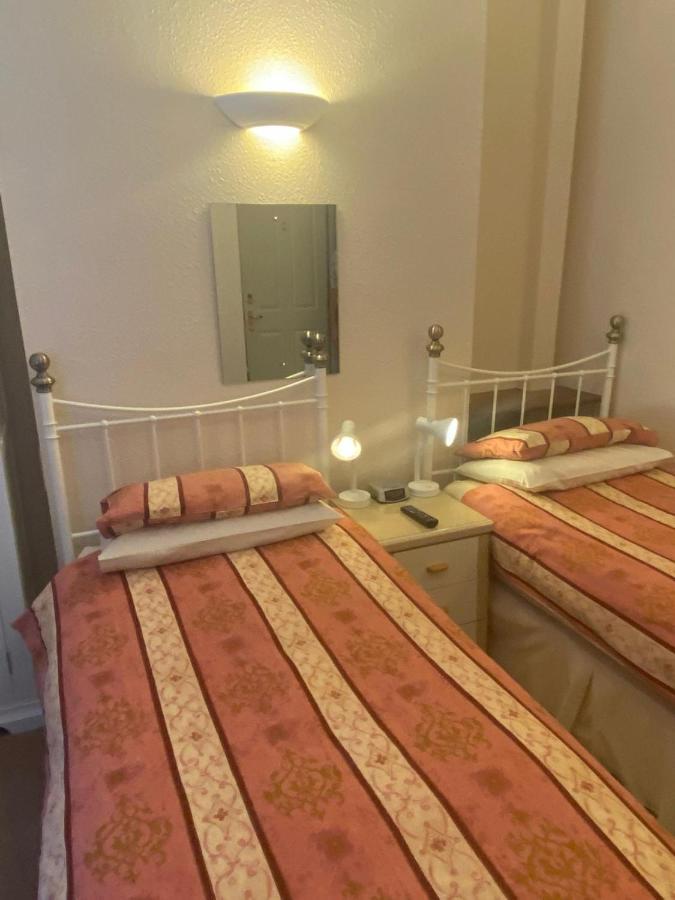 Landguard Lodge Guest House Shipley  객실 사진