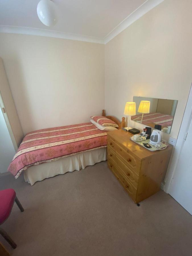 Landguard Lodge Guest House Shipley  객실 사진