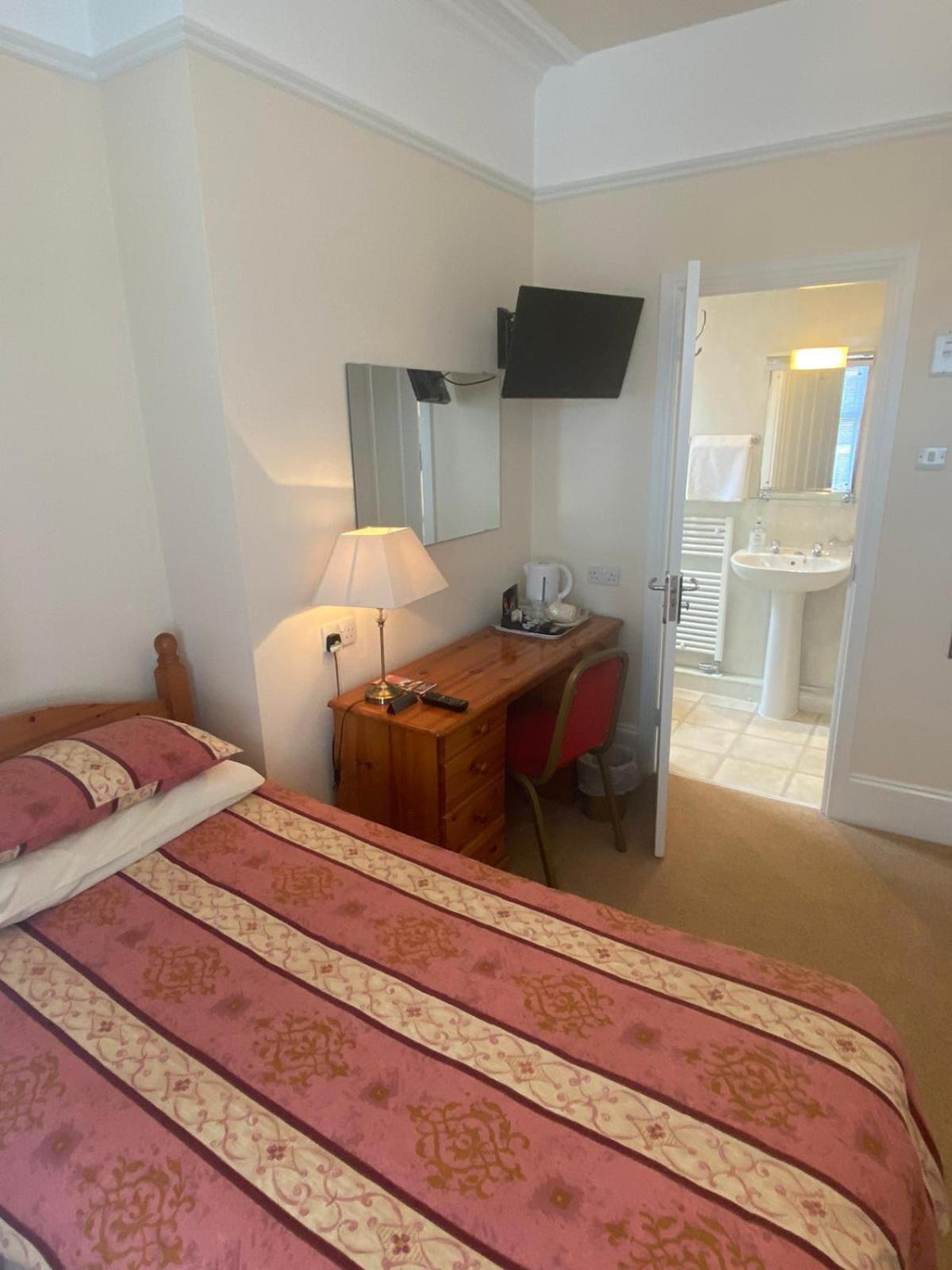Landguard Lodge Guest House Shipley  객실 사진