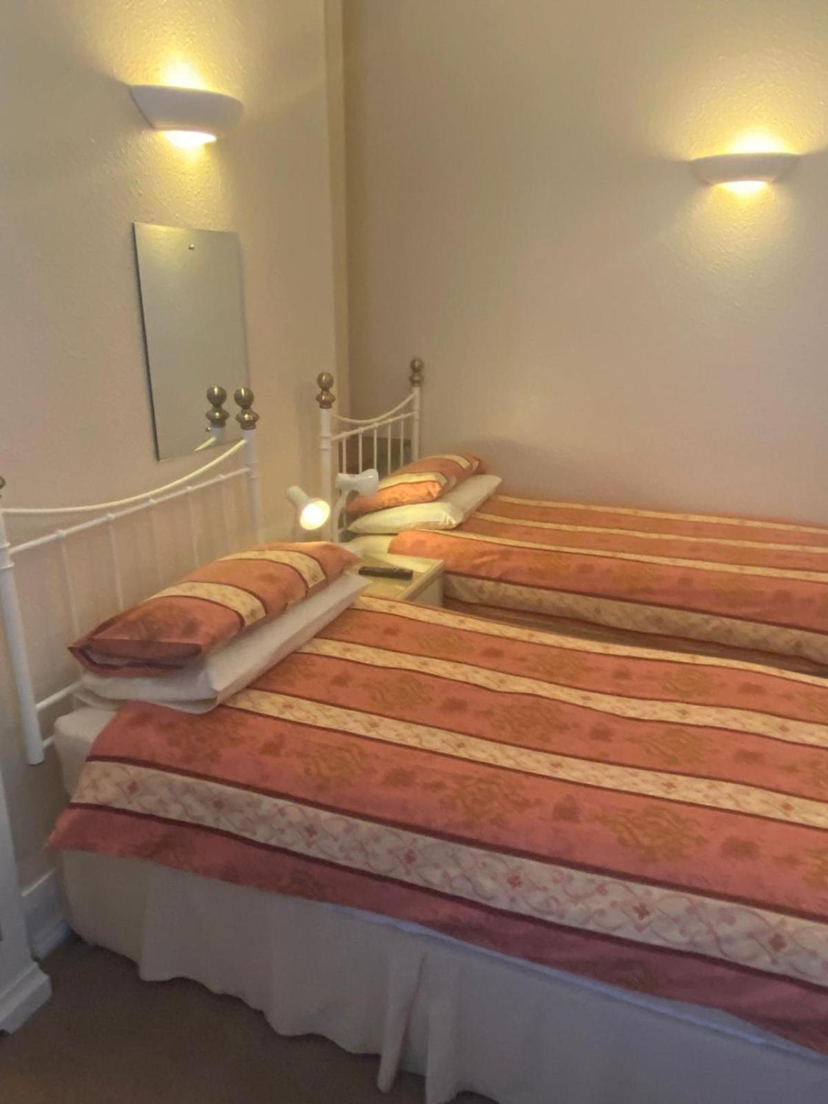 Landguard Lodge Guest House Shipley  객실 사진