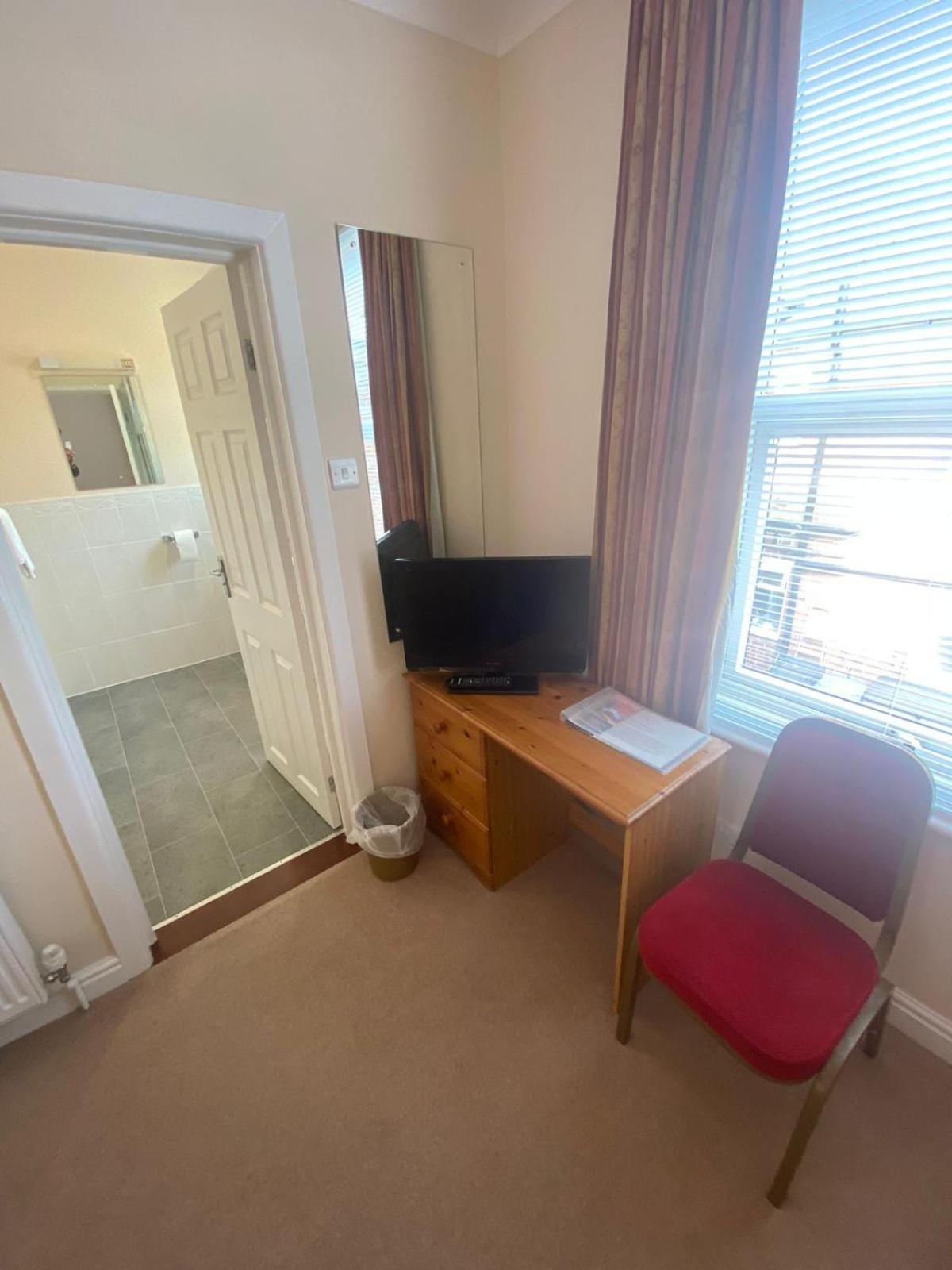 Landguard Lodge Guest House Shipley  객실 사진