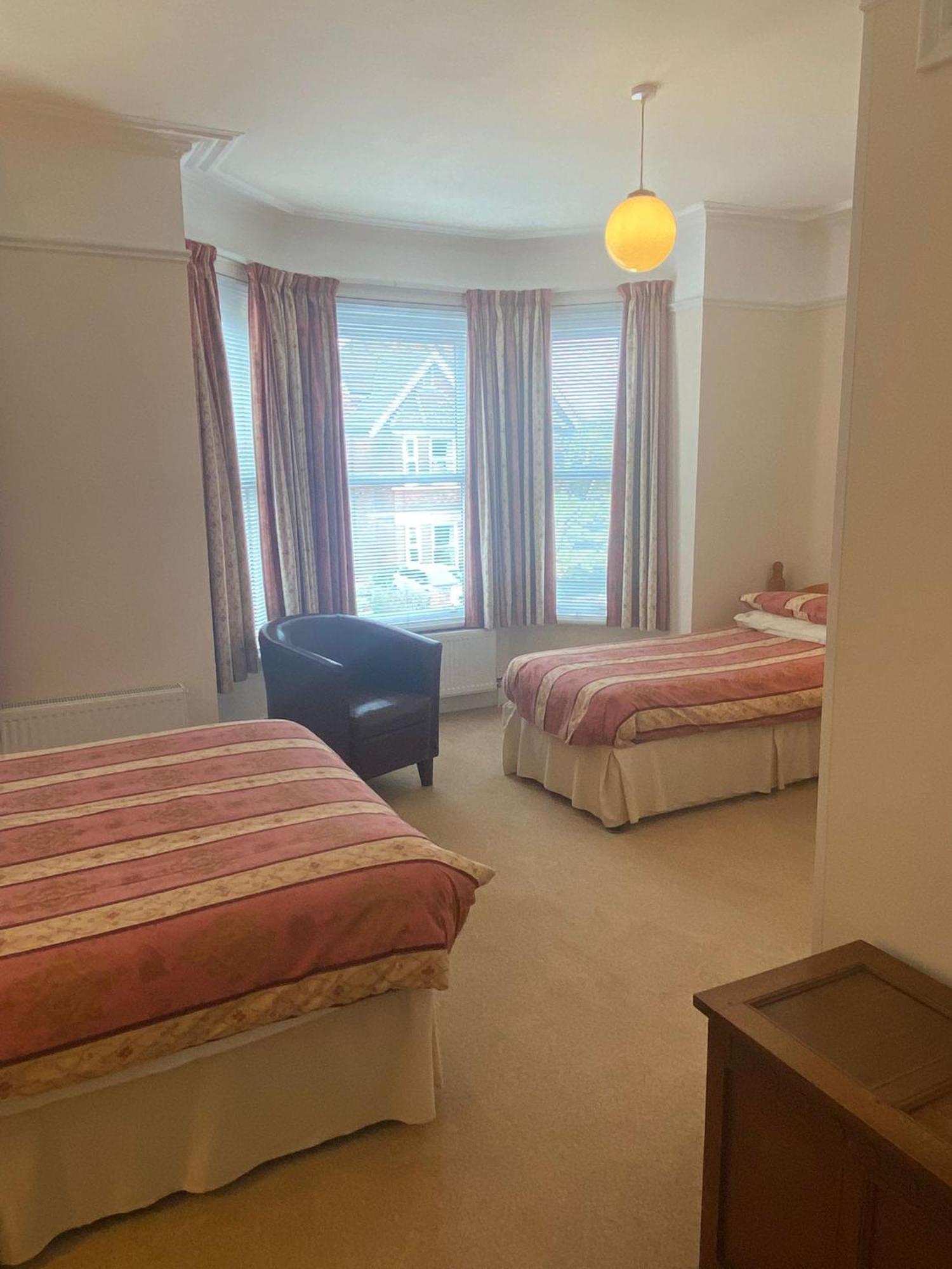 Landguard Lodge Guest House Shipley  외부 사진